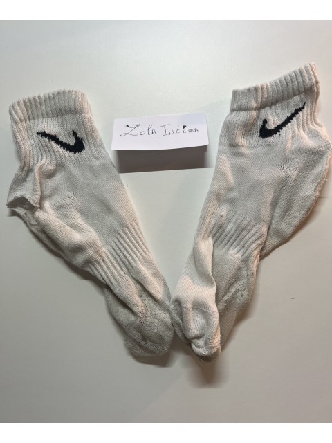 Chaussettes Nike de sport longues — trouées et délavées